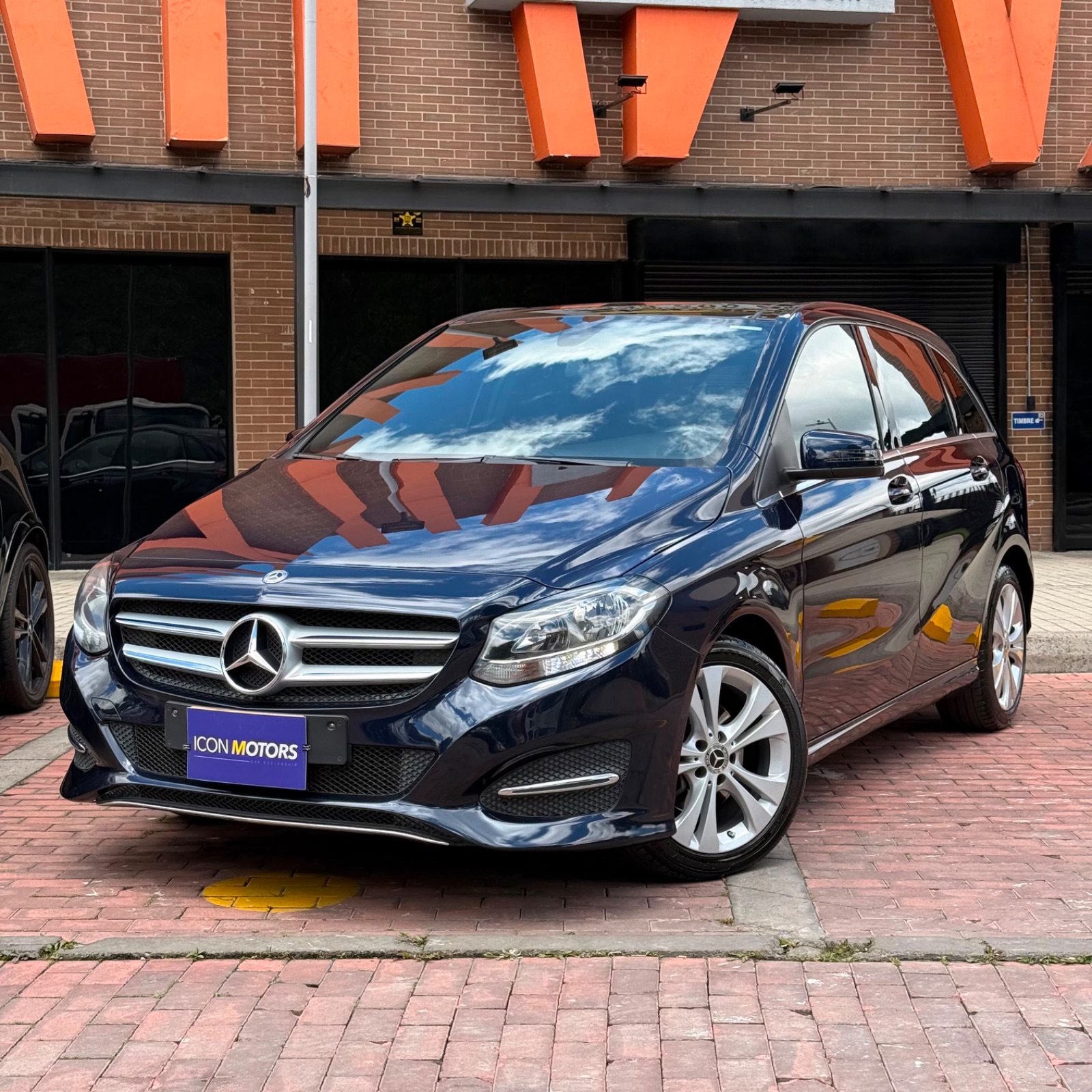 MERCEDES BENZ B 180