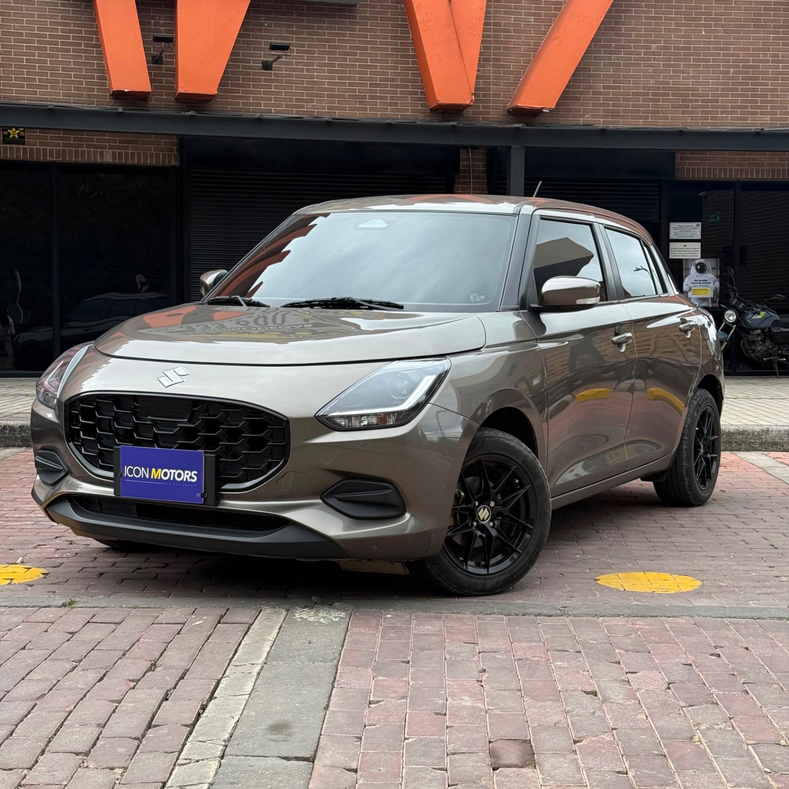 SUZUKI SWIFT