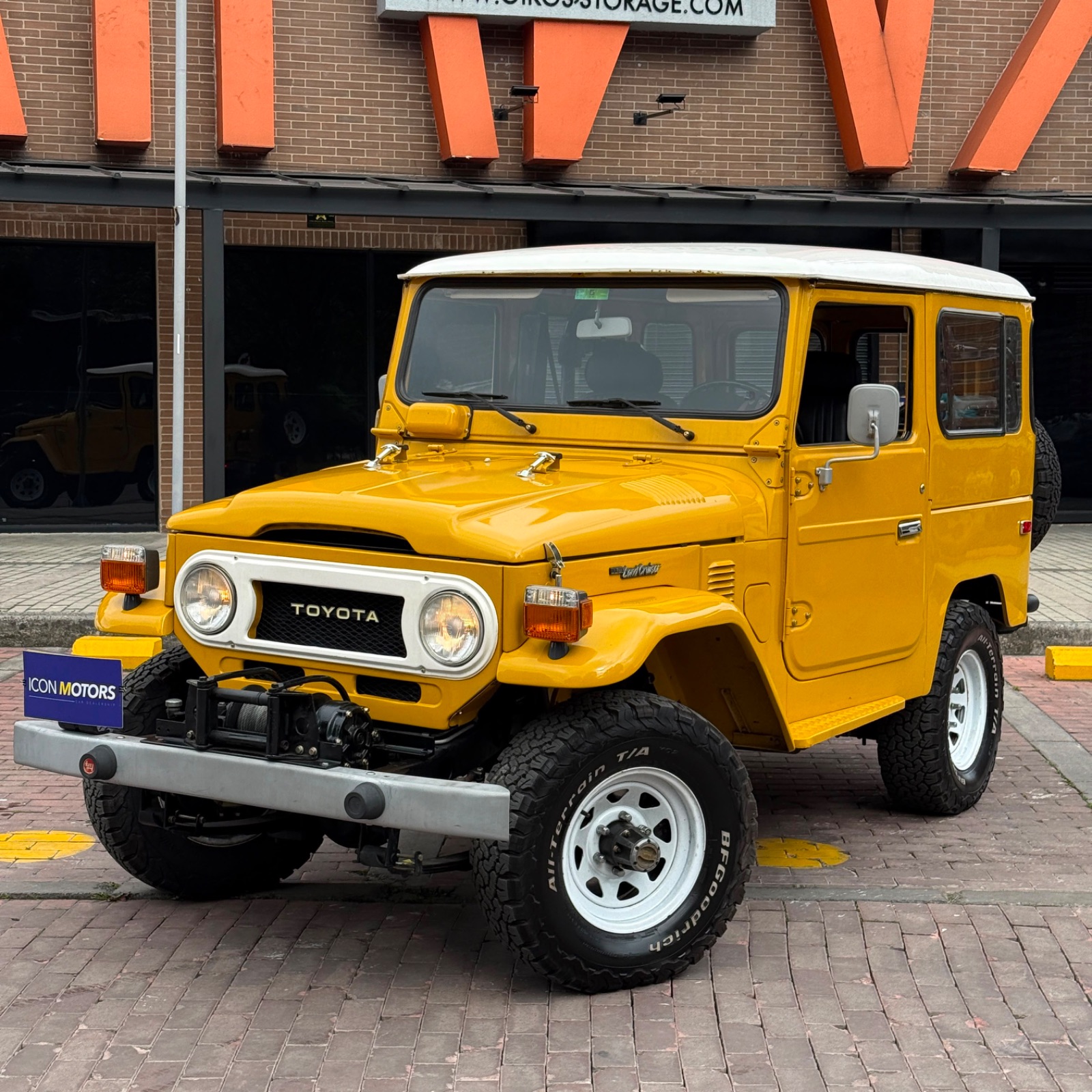 TOYOTA FJ 40