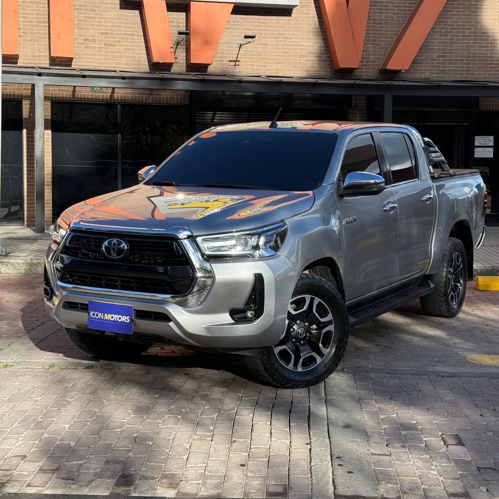 TOYOTA HILUX
