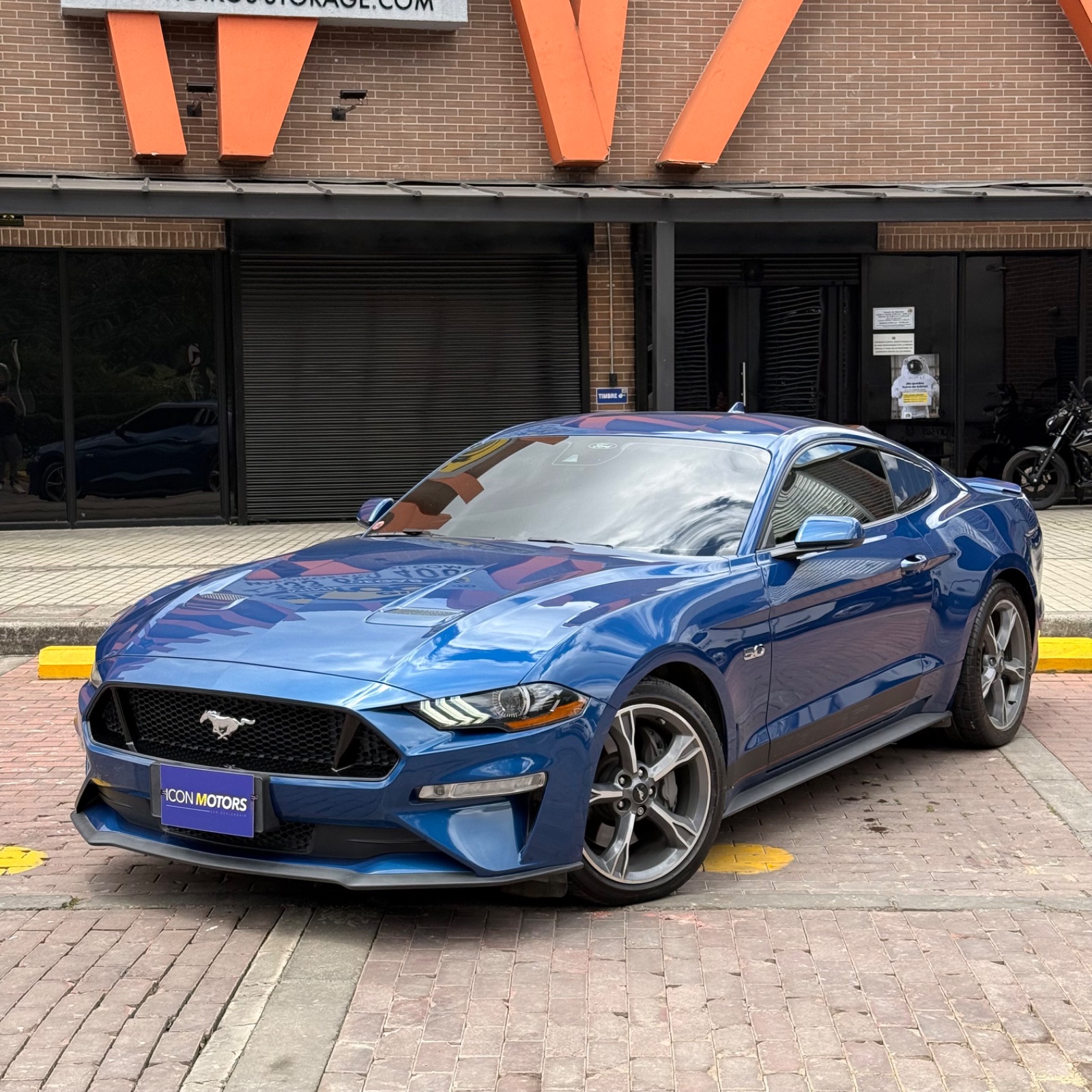 FORD MUSTANG GT
