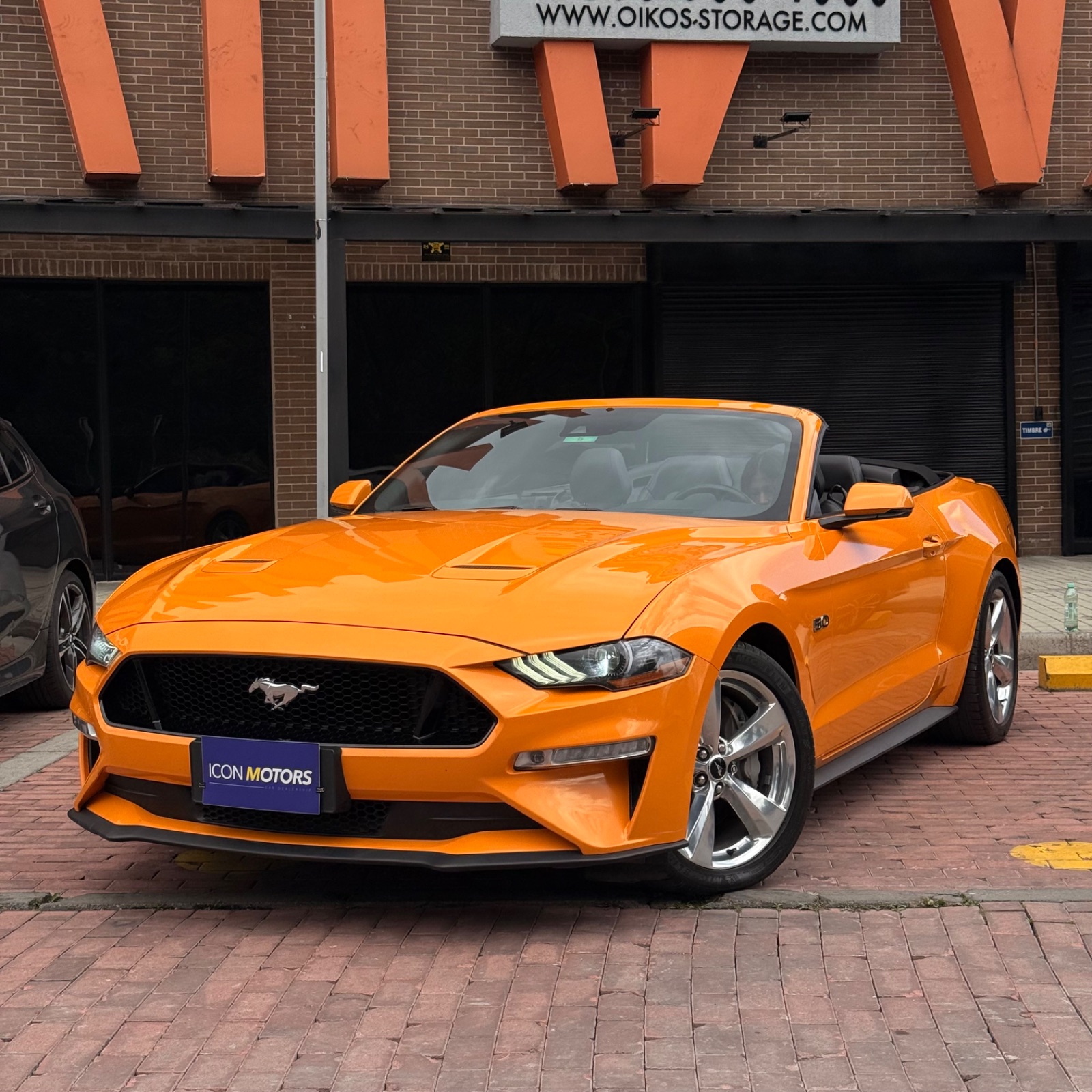 FORD MUSTANG